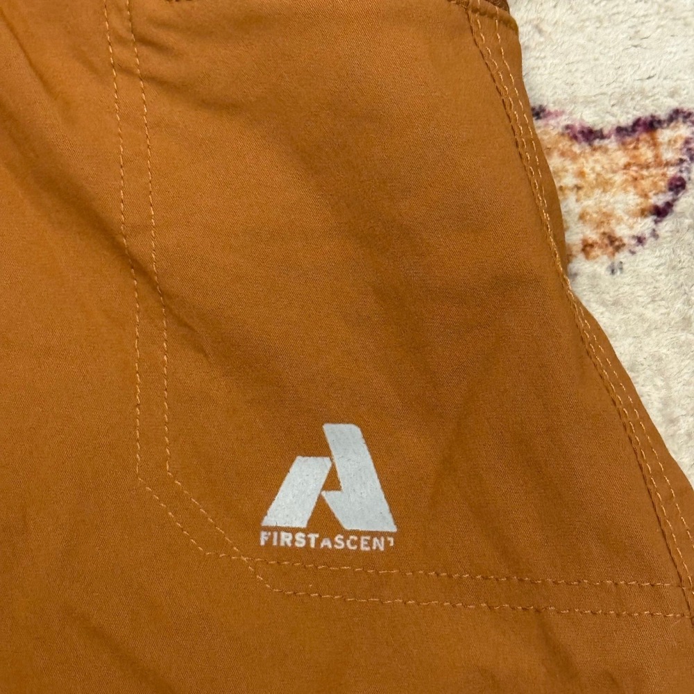 Eddie‎ Bauer Women's Cargo Hiking Pants Size 10 Nylon Spandex Blend Zip Pockets - Picture 2 of 11